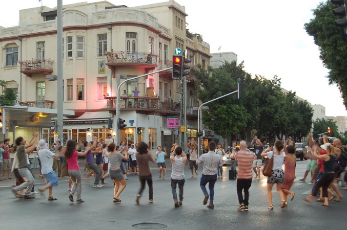 Eyal Vexler, Dance In the Street, Tel Aviv, Summer 2011